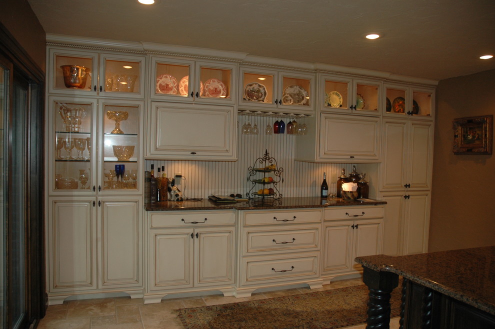 Design ideas for a traditional kitchen in St Louis.