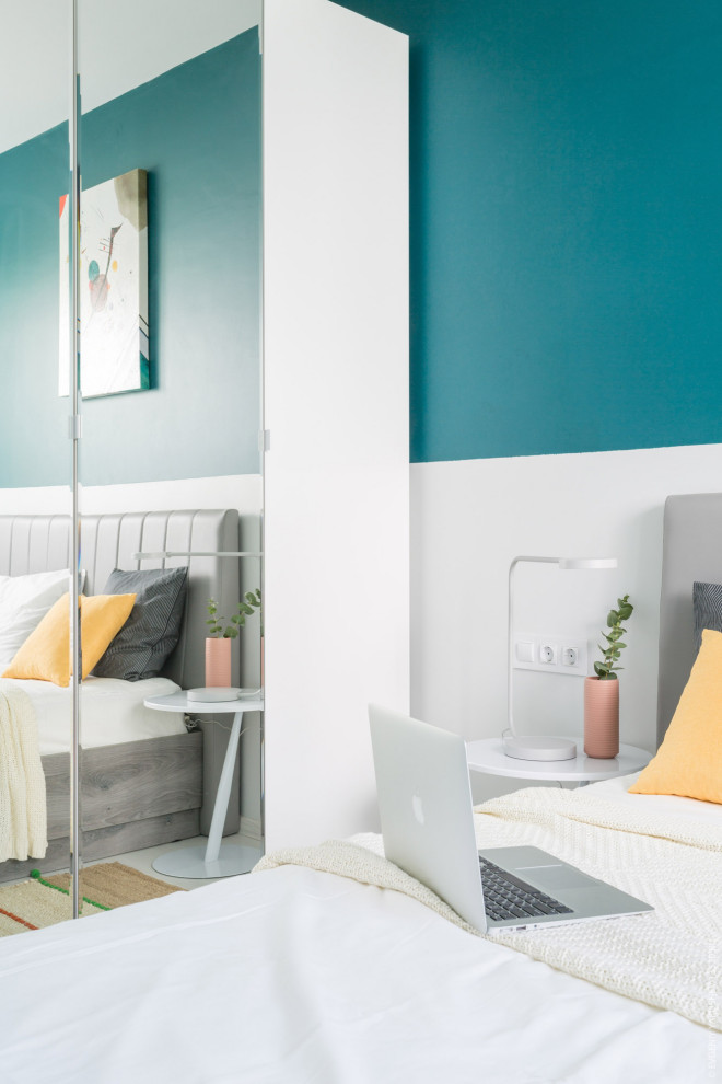 Multicolored apartment in Zhulebino, Moscow