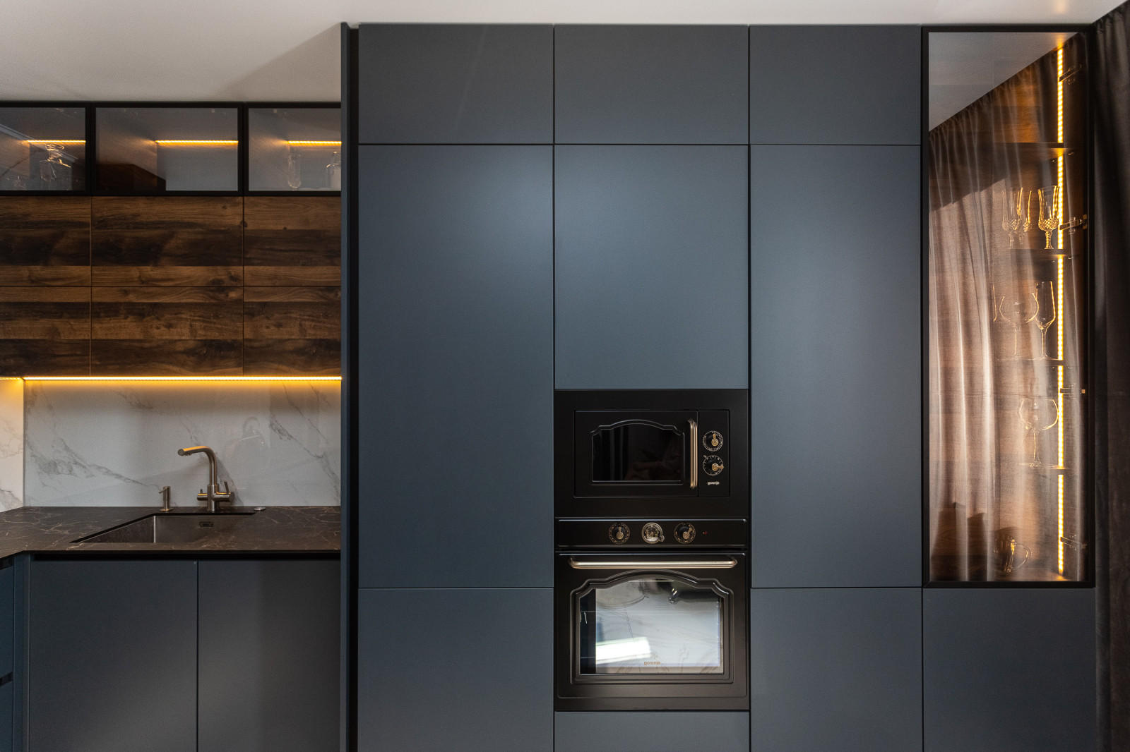 Современная куня с островом