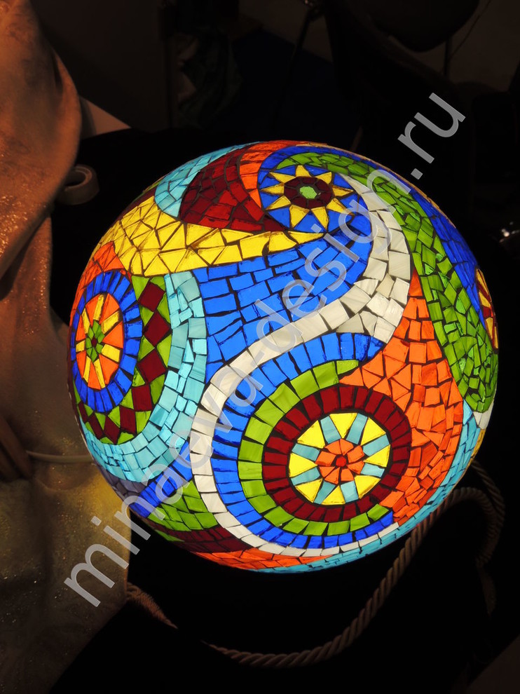 Ручная мозаика в стиле Гауди (25 кв.м), лестничный пролет
