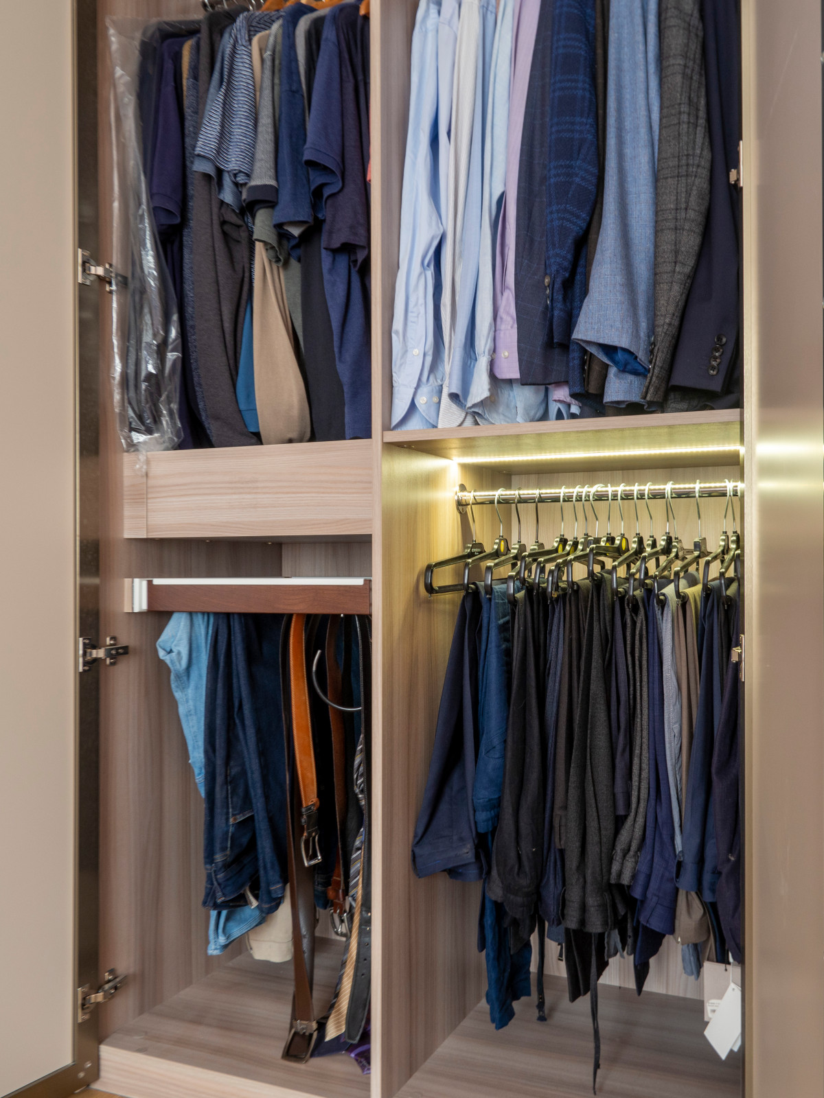 Стильный шкаф в спальню