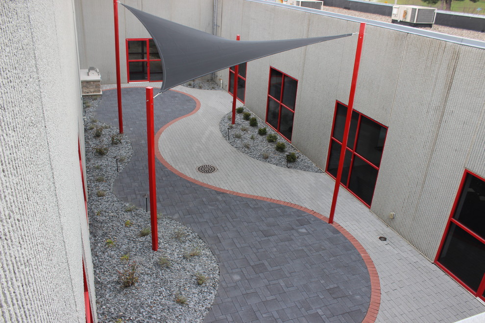 Photo of a transitional landscaping in Cedar Rapids.