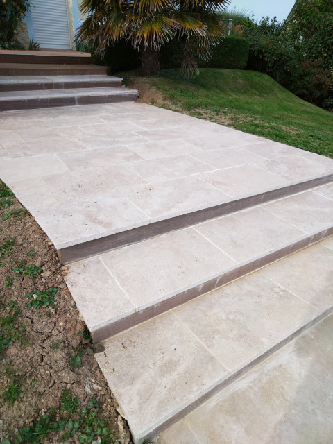escalier pour acc&egrave;s piscine klassisch-garten