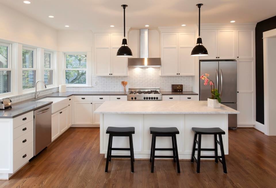 Kitchen - kitchen idea in Austin