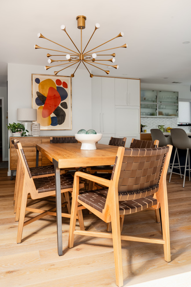 Dining room - 1960s dining room idea in San Francisco
