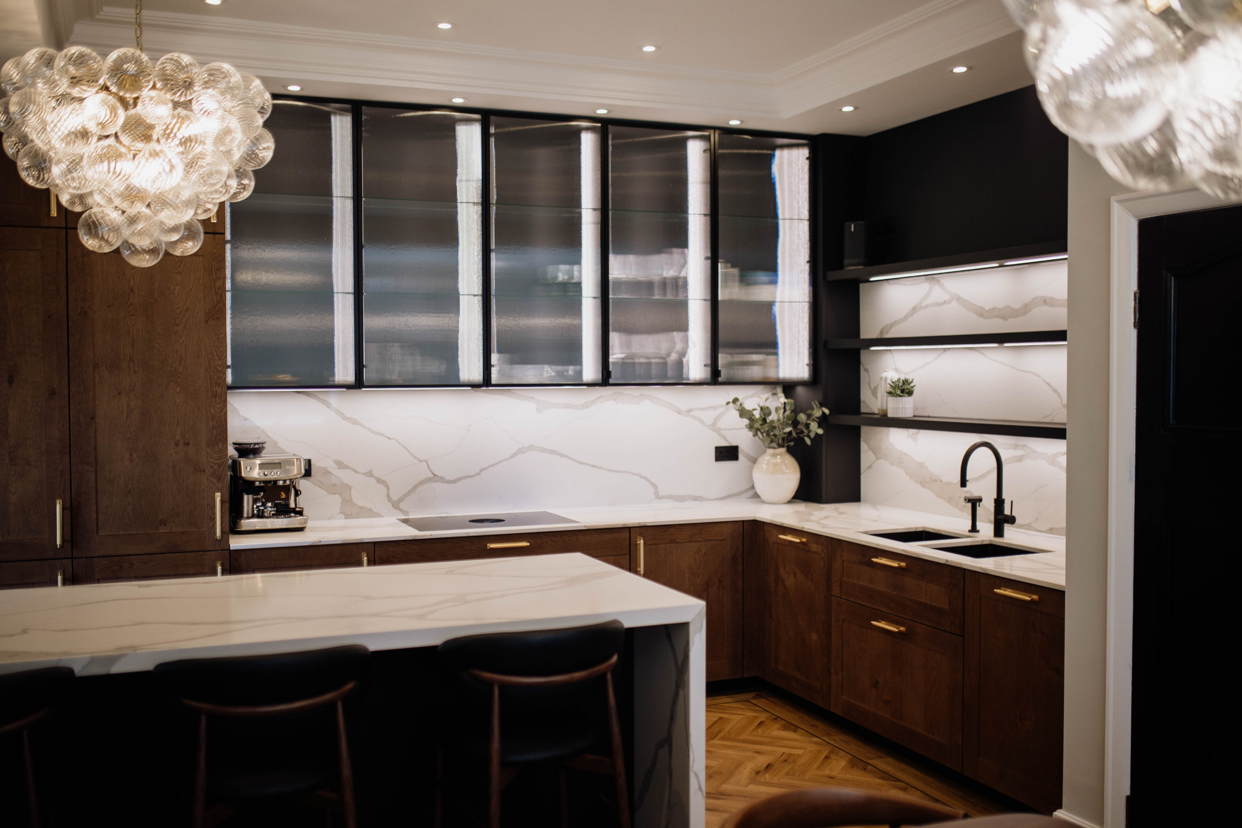 Solid Wood and Anthracite Kitchen