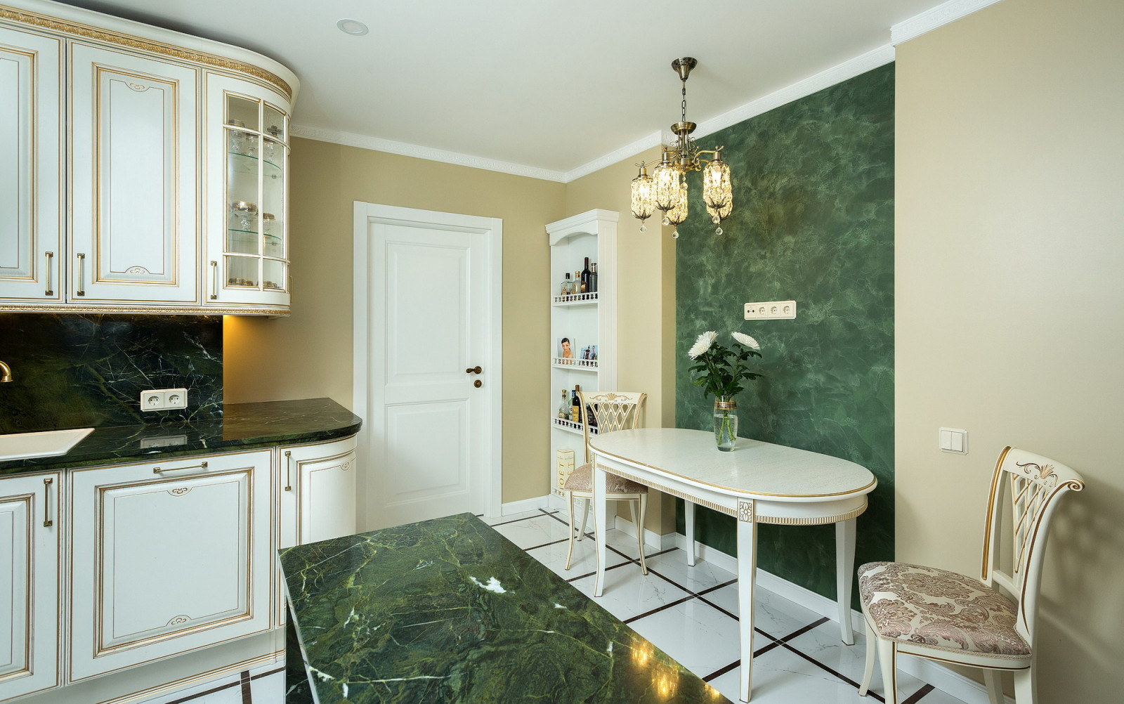 Зеленый мрамор в интерьере кухни