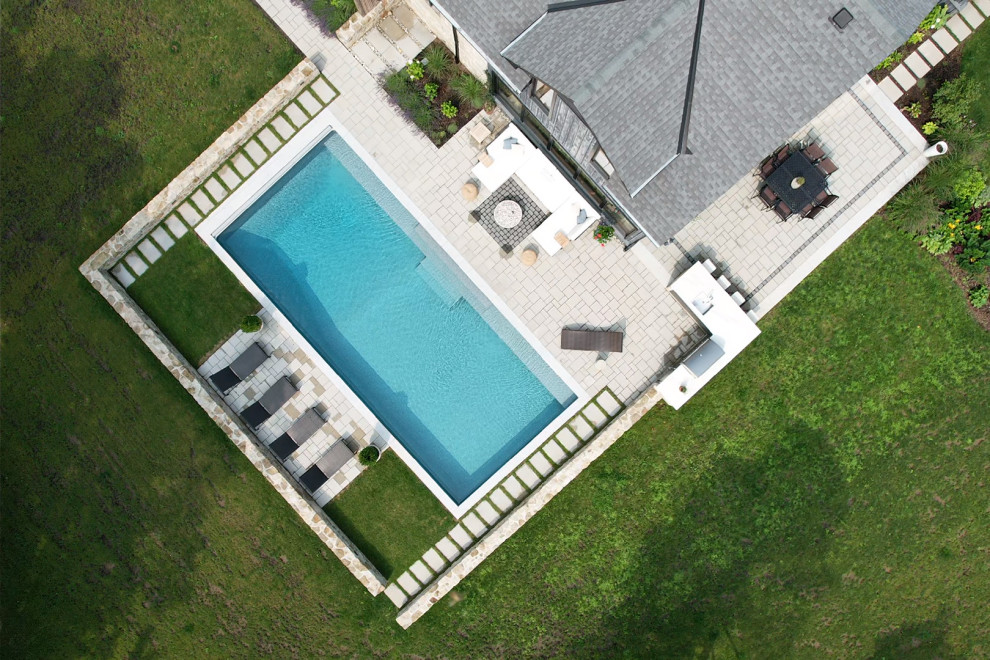 Inspiration for a transitional pool remodel in Toronto