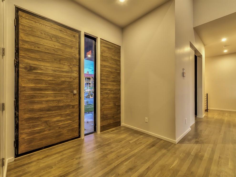Mountain style entryway photo in Boise