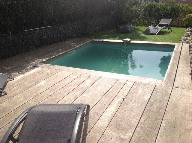 TERRASSE ORIGINALE, GABIONS et GAZON SYNTHETIQUE contemporary-pools-and-hot-tubs