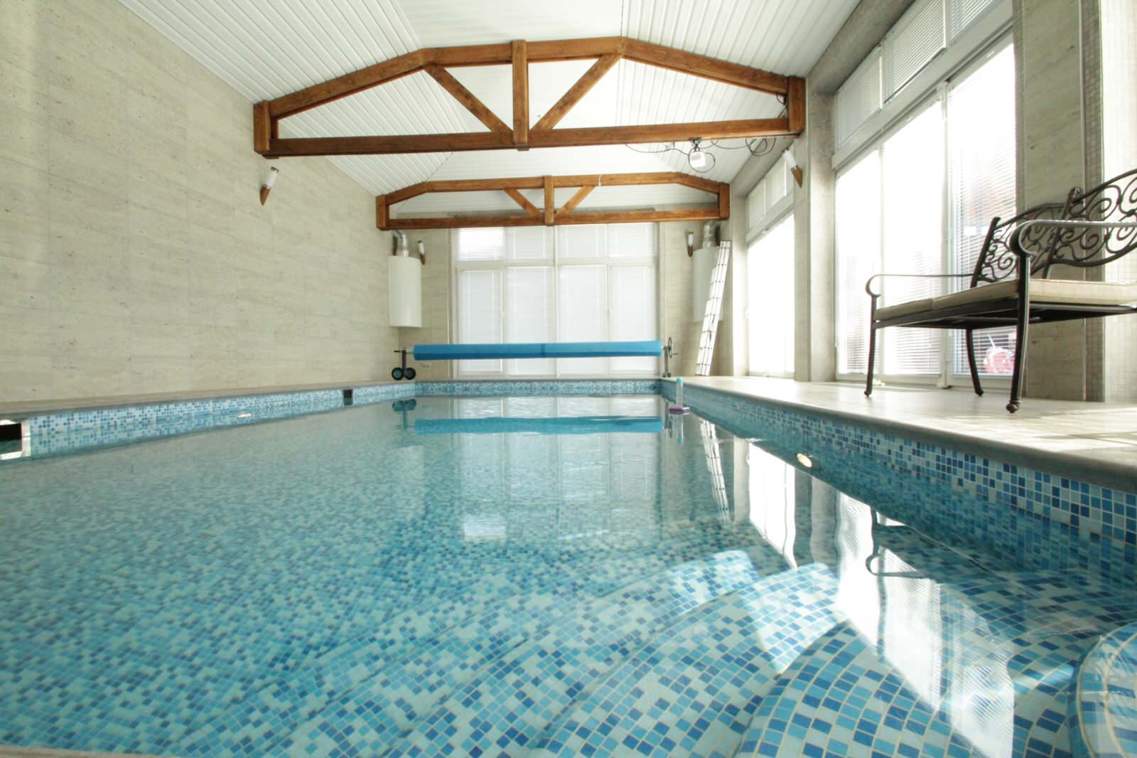 Бассейн 8х4х1.2-1.7 в банном комплексе