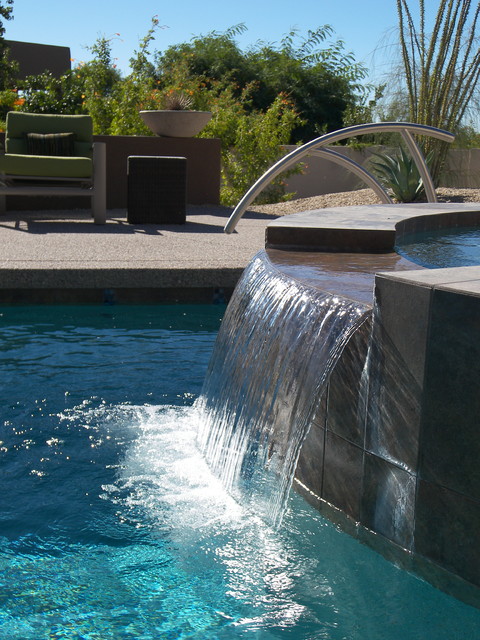 Desert Back Yard contemporary-pool