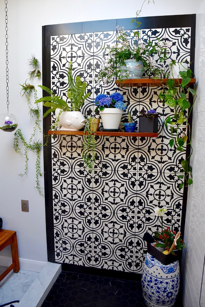 Example of a large transitional bathroom design in Los Angeles