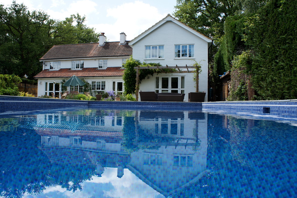 Inspiration for a traditional pool in Kent.