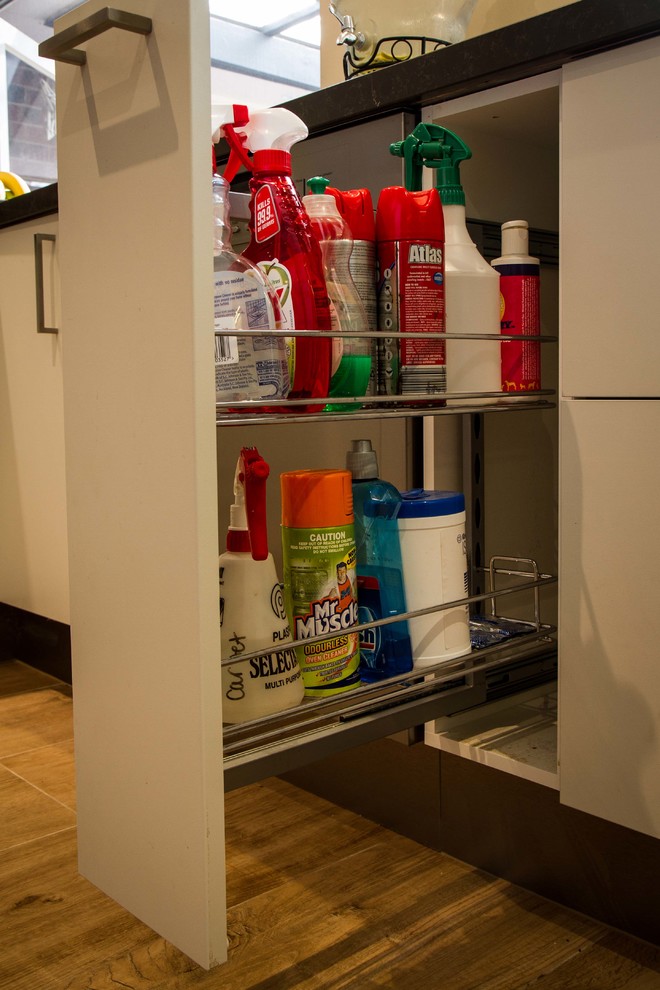 Inspiration for a contemporary kitchen in Melbourne.