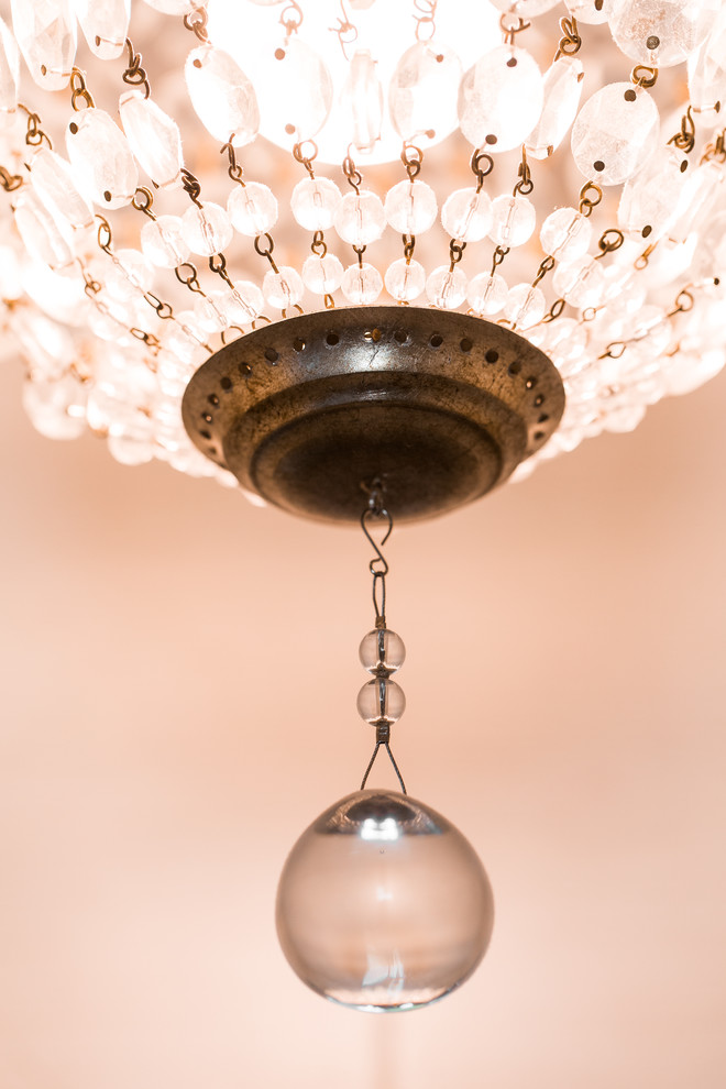Transitional home design photo in Boston