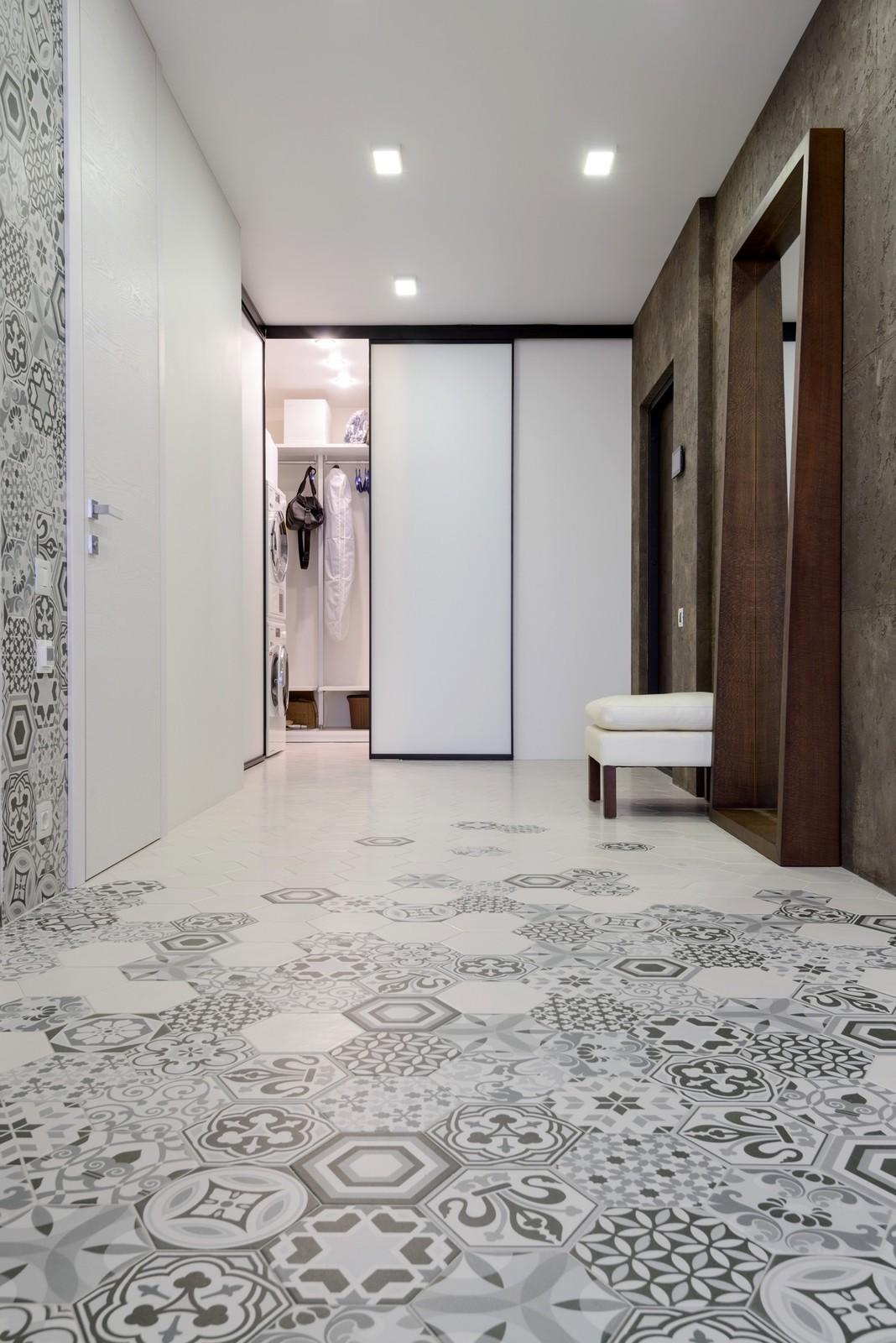 Просторная квартира с деревянными колоннами