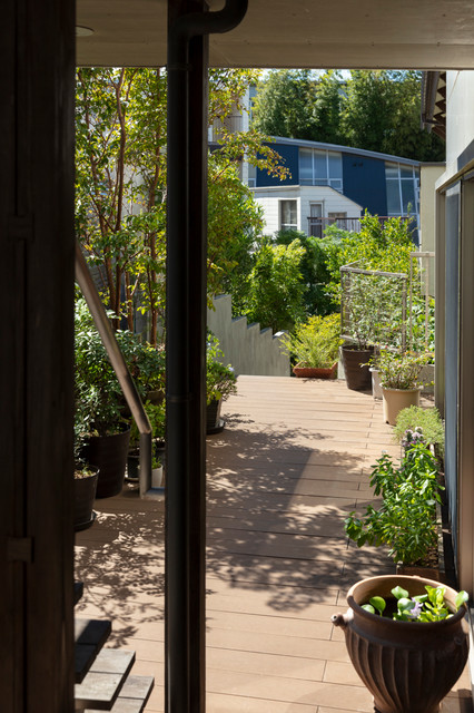 代田の家 moderno-patio