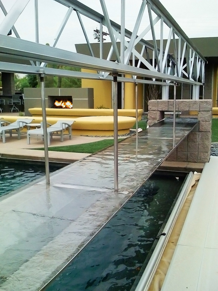 Trendy pool photo in Phoenix