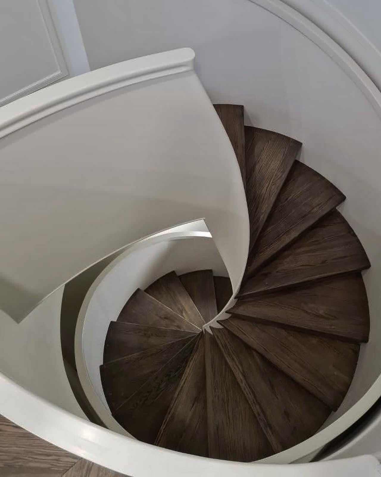 Винтовая лестница: металл каркас без отделки