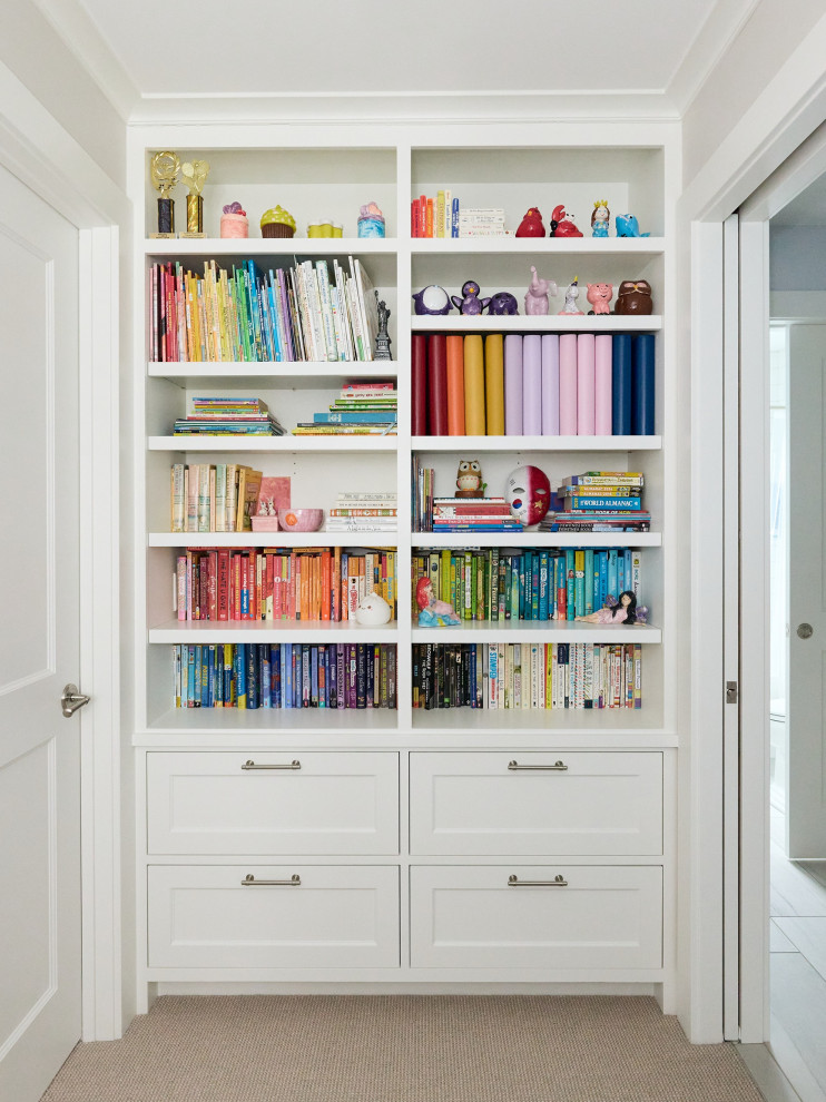 Home design - mid-sized transitional home design idea in Minneapolis