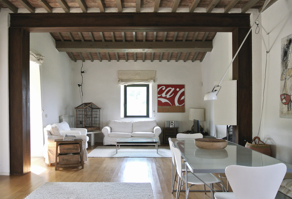 Inspiration for a country family room in Milan.
