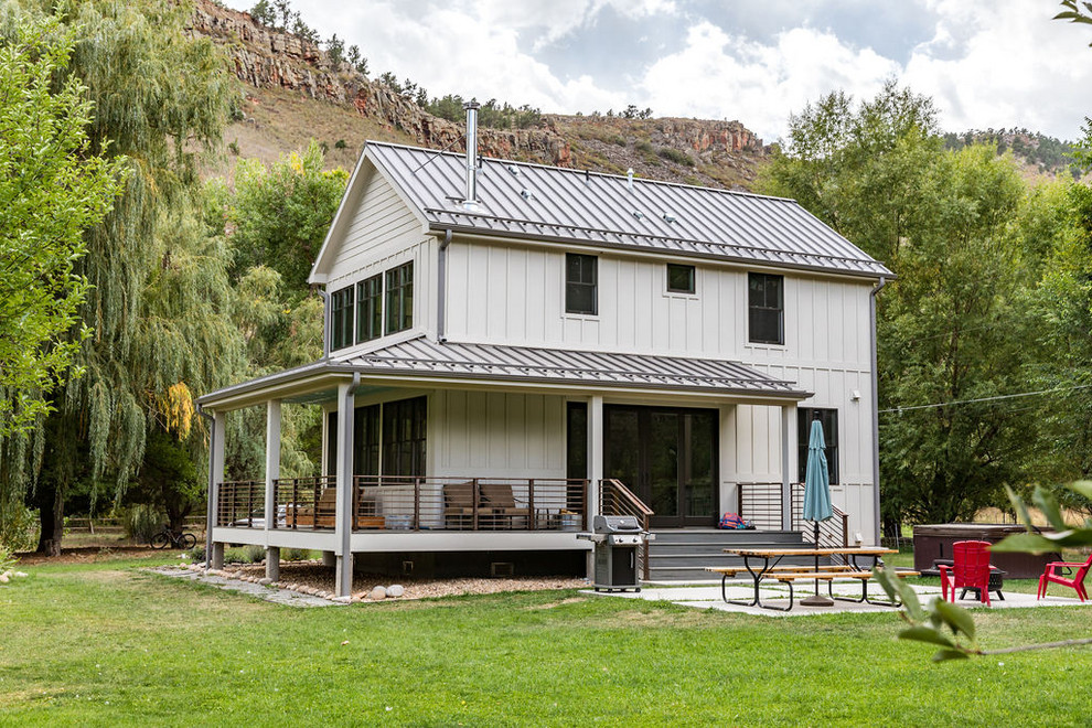 Modern Country Farmhouse with Barn & Carriage House Farmhouse