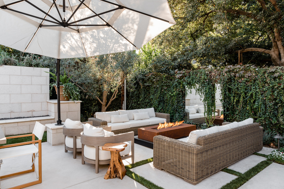 Inspiration for a transitional patio in Sacramento.