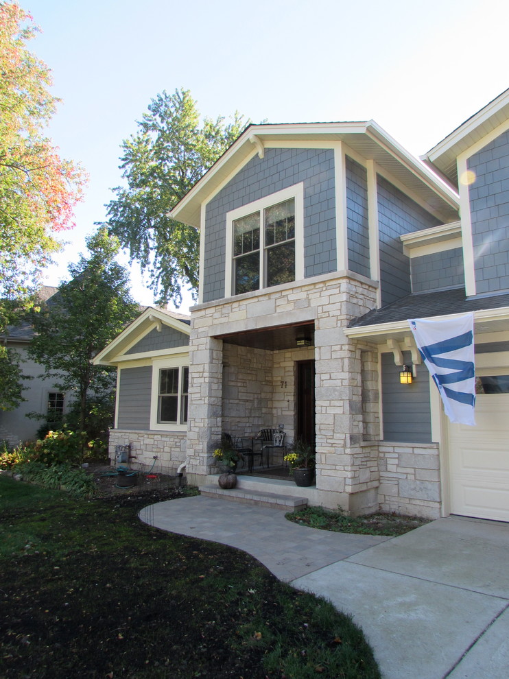 Inspiration for a mid-sized transitional concrete paver porch container garden remodel in Chicago with a roof extension