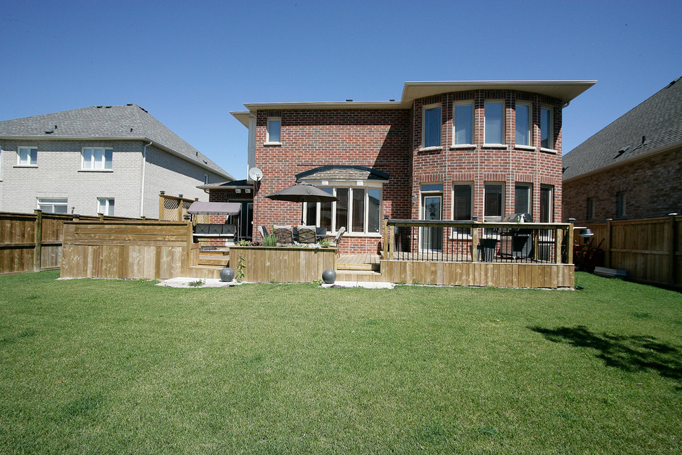 Example of a large transitional patio design in Toronto