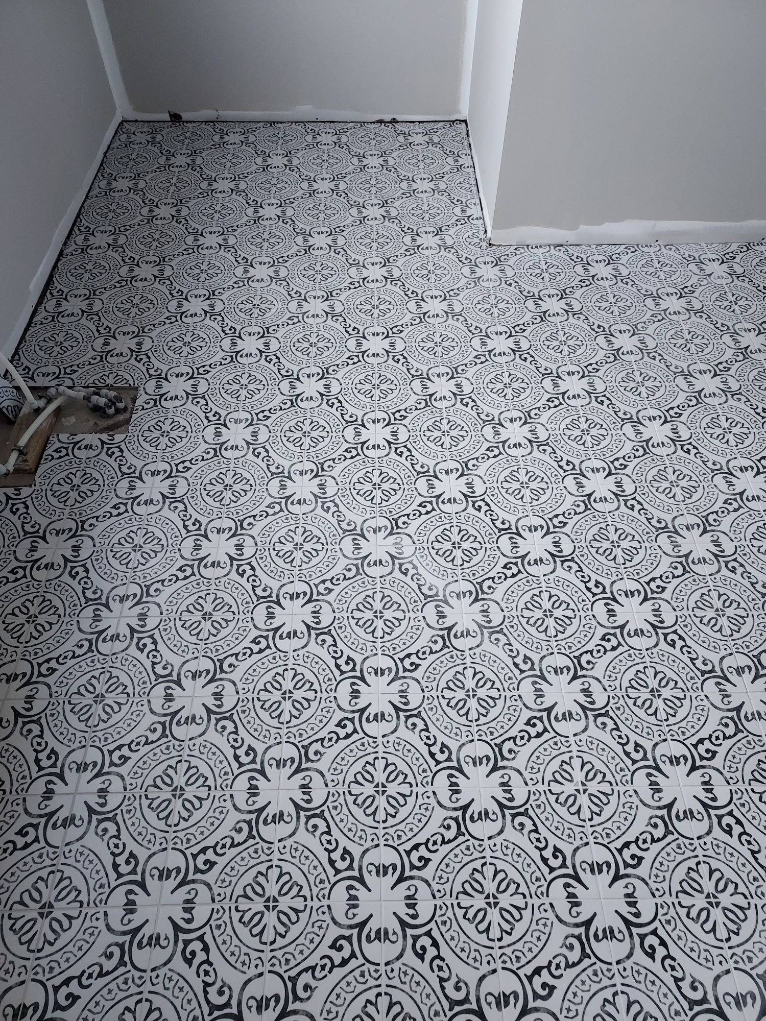 Floor with pattern tile