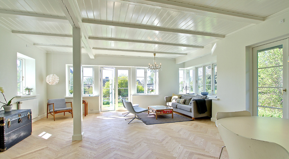 Scandinavian family room in Other with white walls, light hardwood floors and beige floor.