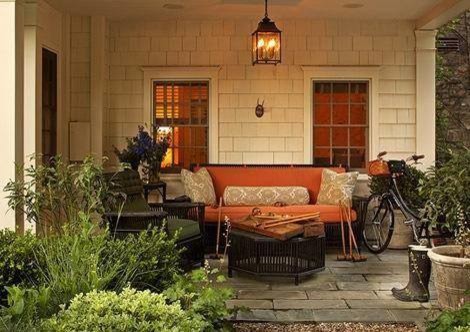 Transitional porch photo in Chicago