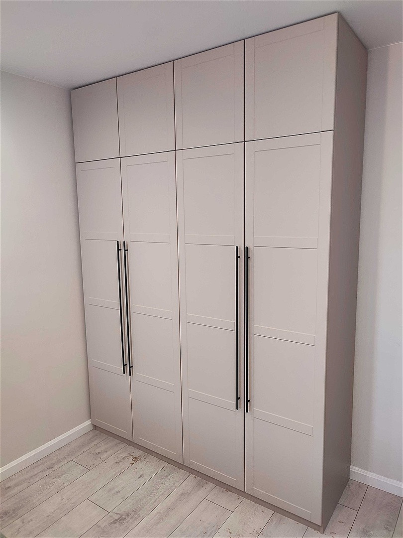 Распашные шкафы