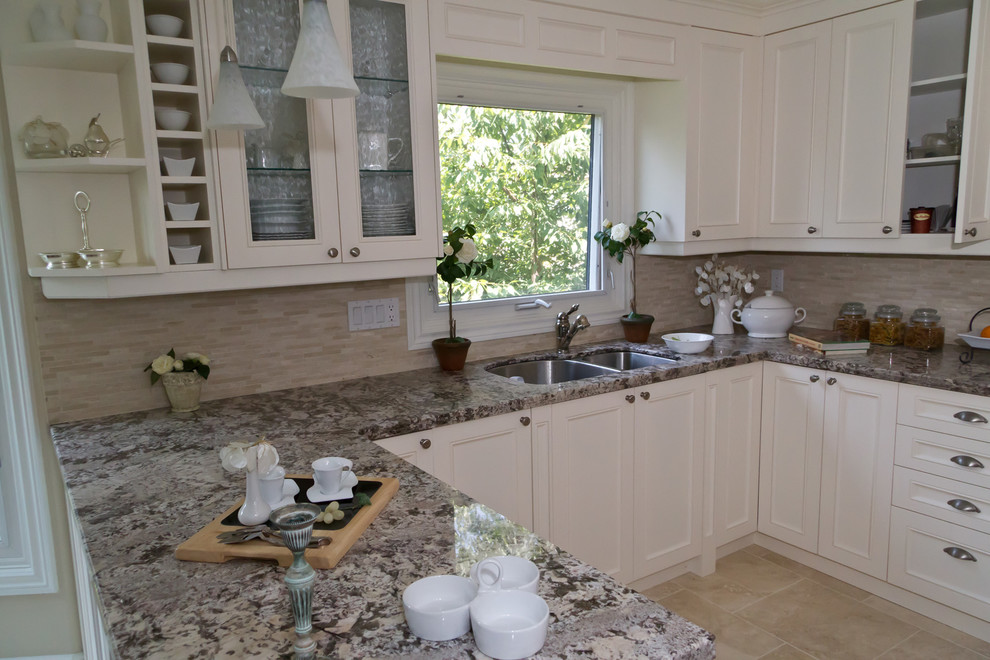 Transitional kitchen photo in Toronto