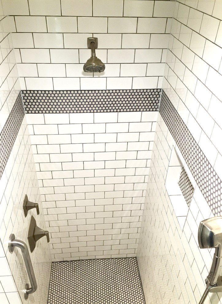 Design ideas for a midcentury bathroom in Minneapolis.