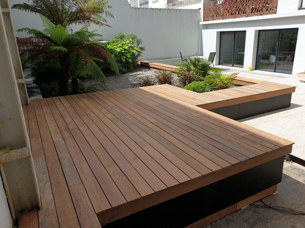 Photo of a mid-sized tropical courtyard and ground level deck in Other with with dock and no cover.