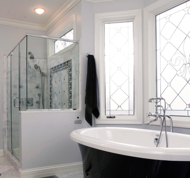 Fleur De Lis Master Bathroom klassisch-badezimmer