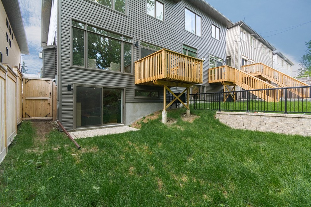 Home design - transitional home design idea in Ottawa