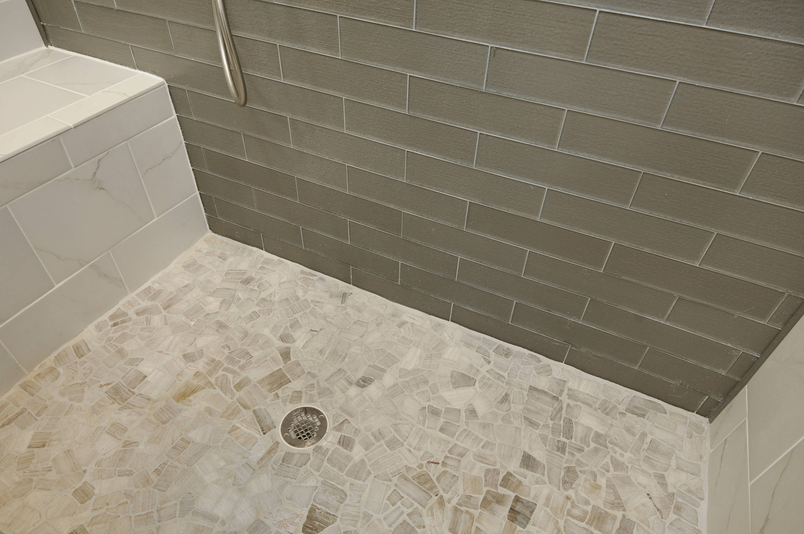 See a Couple's New Spa-Like Bathroom From Lowe's and Houzz, image size:2560x1700