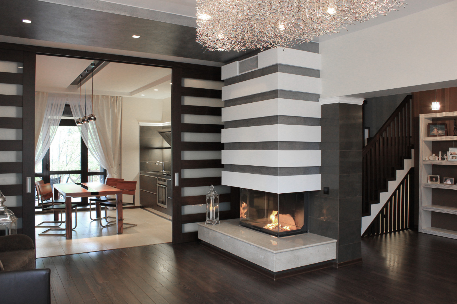 Зал с камином