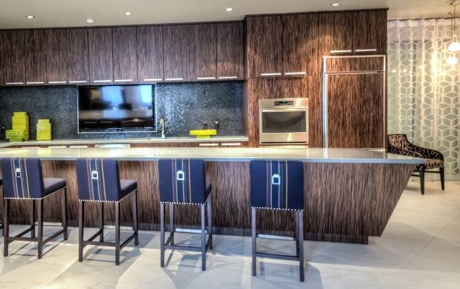 Home design - mid-sized transitional home design idea in Houston