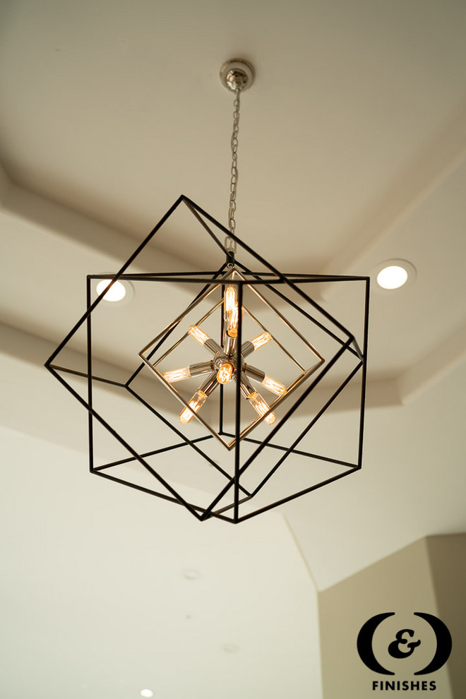 Example of a transitional home design design in Phoenix