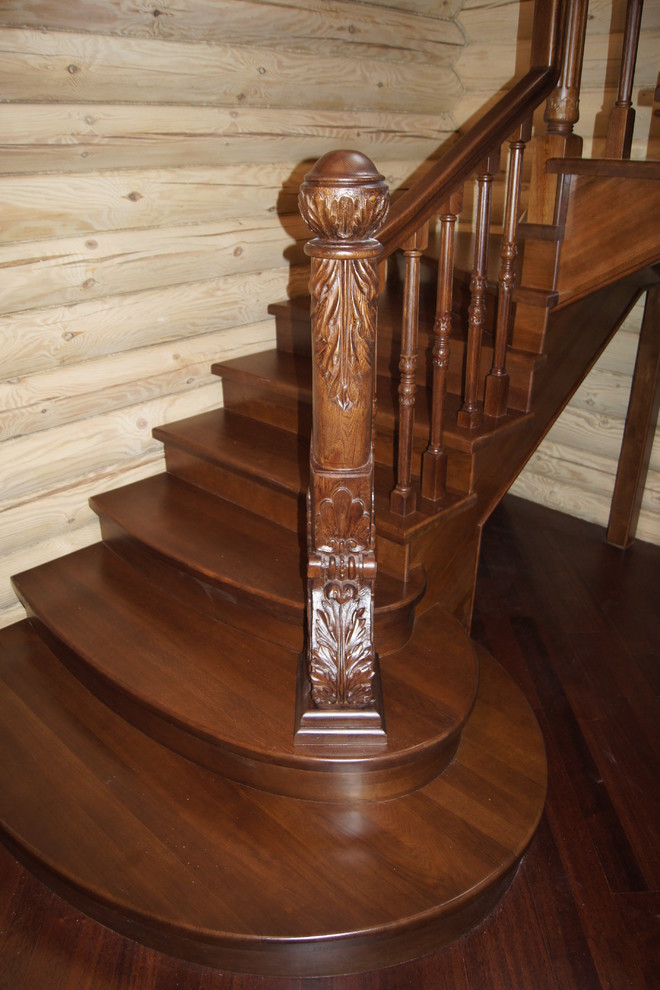 Лестница из дуба на косоурах