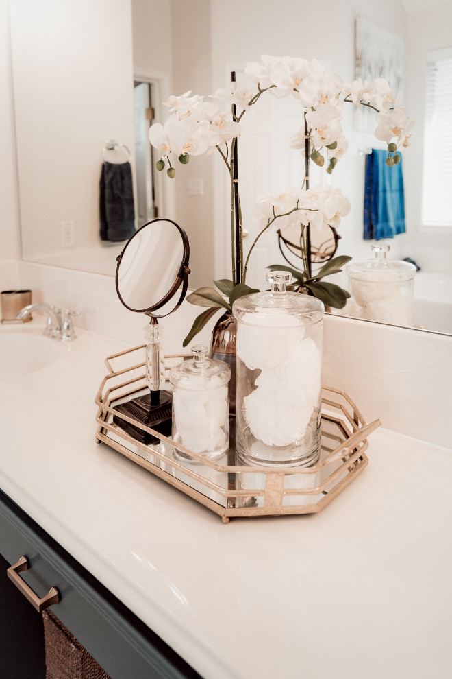 Inspiration for a transitional bathroom remodel in Austin