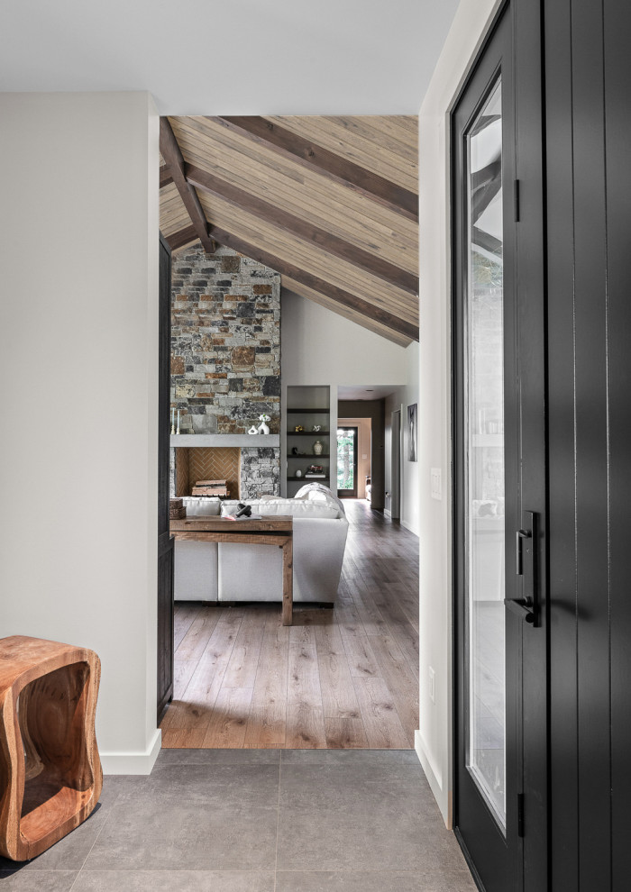 Entryway - contemporary entryway idea