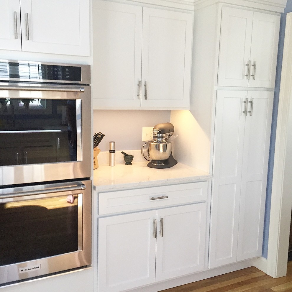 Inspiration for a transitional kitchen remodel in Boston