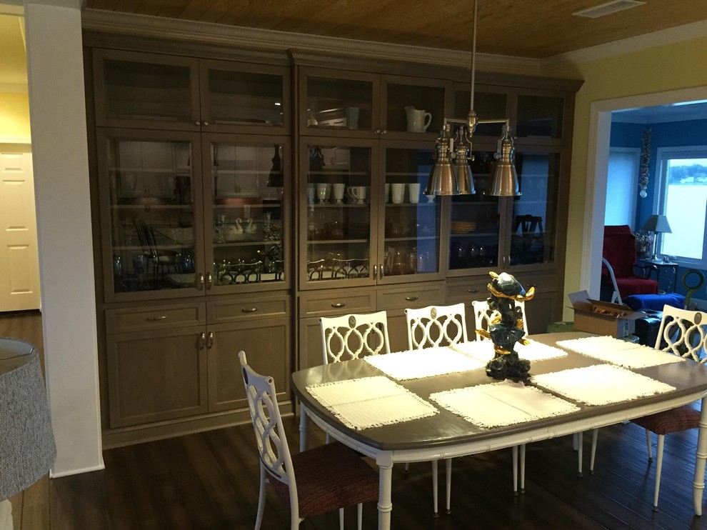 Dining room - transitional dining room idea