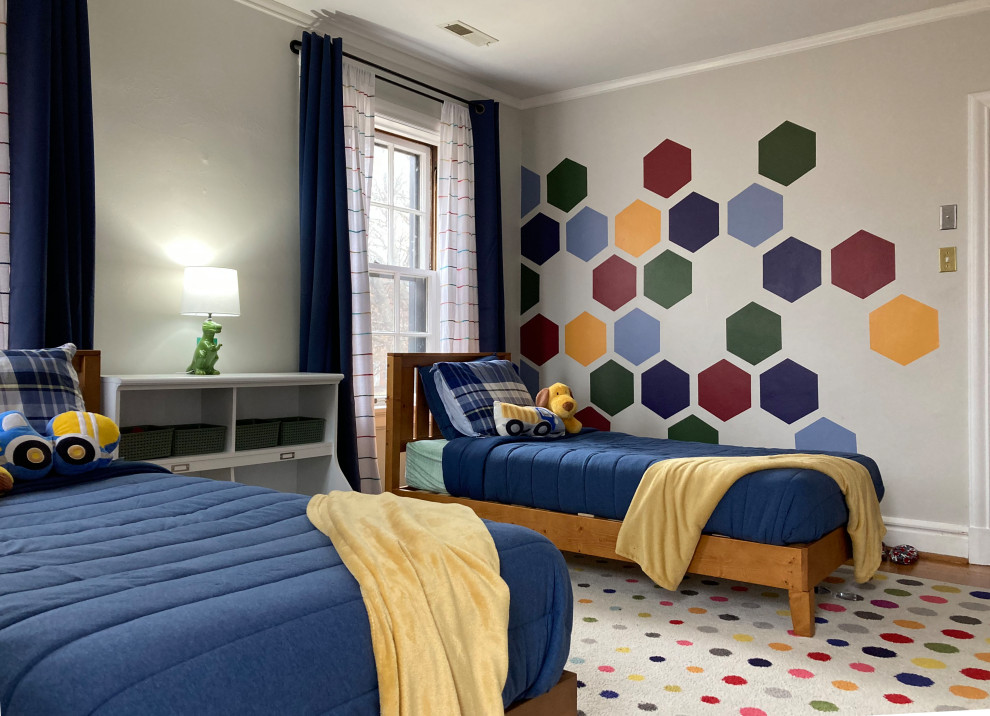 Example of a transitional childrens' room design in St Louis