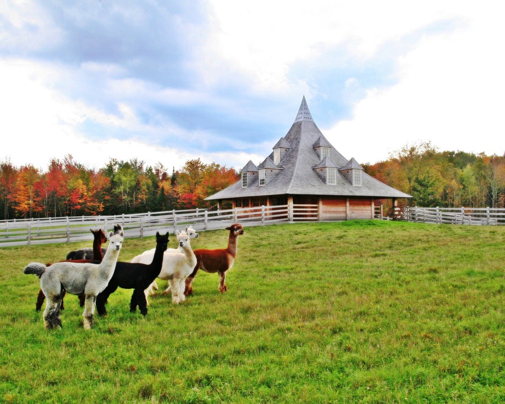 Photo of a country barn in New York.